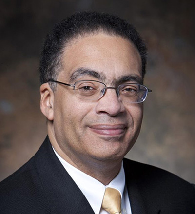 维克多McCrary headshot