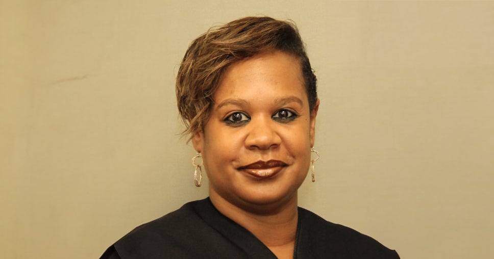 亚洲博彩网站 Law 校友, Tyrona De Witt 